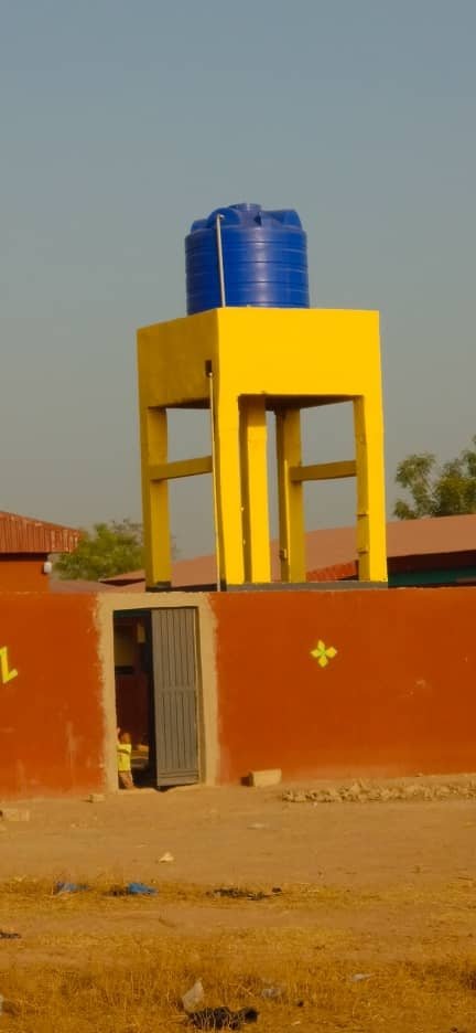Support béton + cuve 1 000 L — École primaire publique